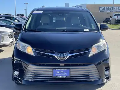 Pre-Owned 2020 Toyota Sienna XLE 8-Passenger Minivan for sale in St. Joseph MO