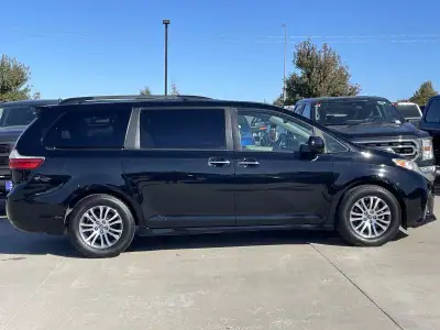 Pre-Owned 2020 Toyota Sienna XLE 8-Passenger Minivan for sale in St. Joseph MO