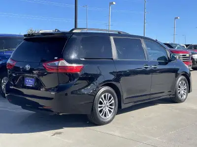 Pre-Owned 2020 Toyota Sienna XLE 8-Passenger Minivan for sale in St. Joseph MO