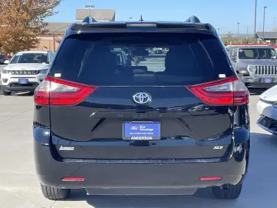 Pre-Owned 2020 Toyota Sienna XLE 8-Passenger Minivan for sale in St. Joseph MO
