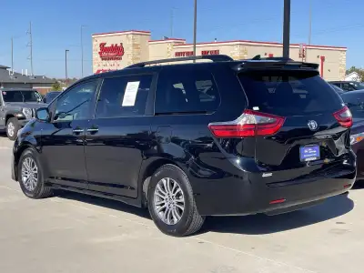 Pre-Owned 2020 Toyota Sienna XLE 8-Passenger Minivan for sale in St. Joseph MO