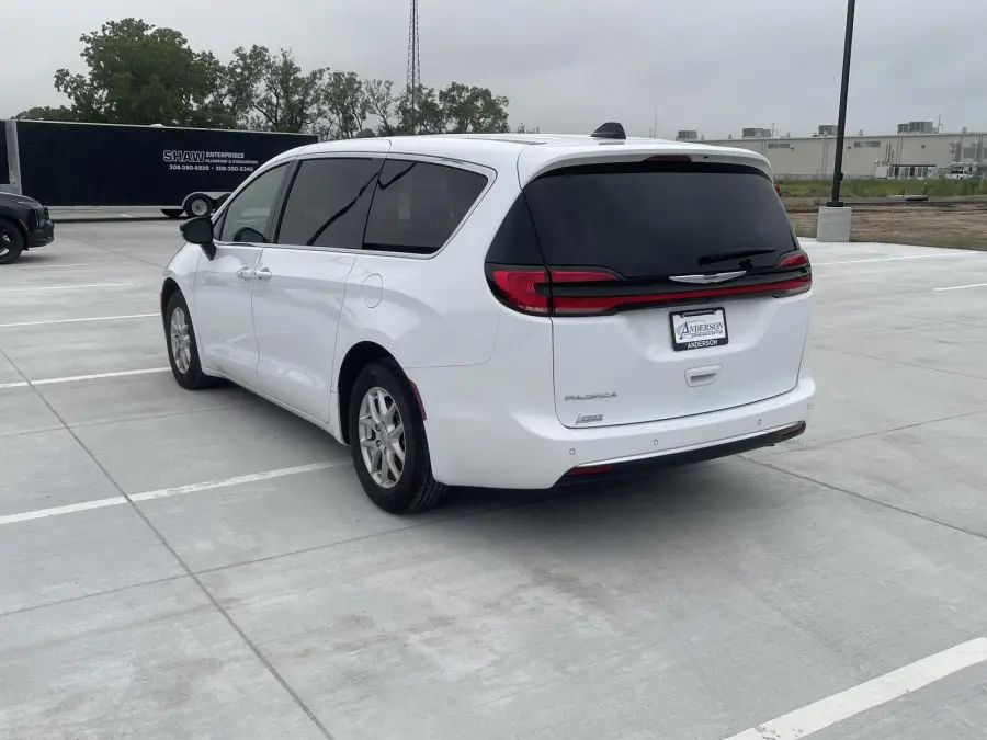 Pre-Owned 2024 Chrysler Pacifica for sale in Grand Island NE