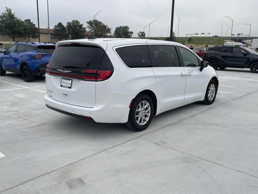 Pre-Owned 2024 Chrysler Pacifica for sale in Grand Island NE