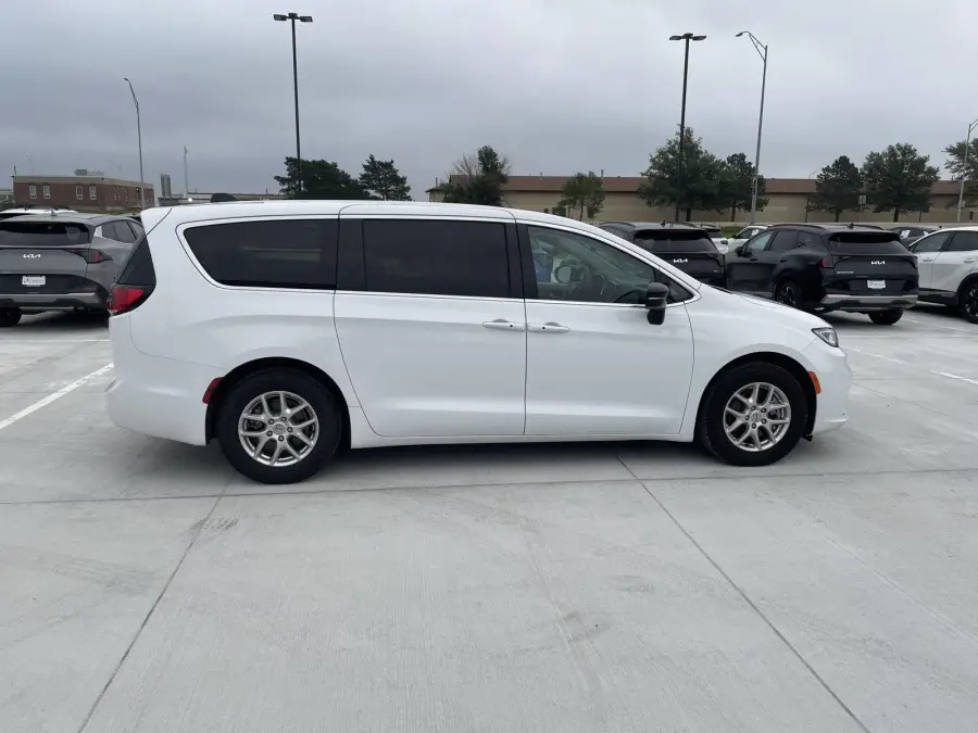 Pre-Owned 2024 Chrysler Pacifica for sale in Grand Island NE