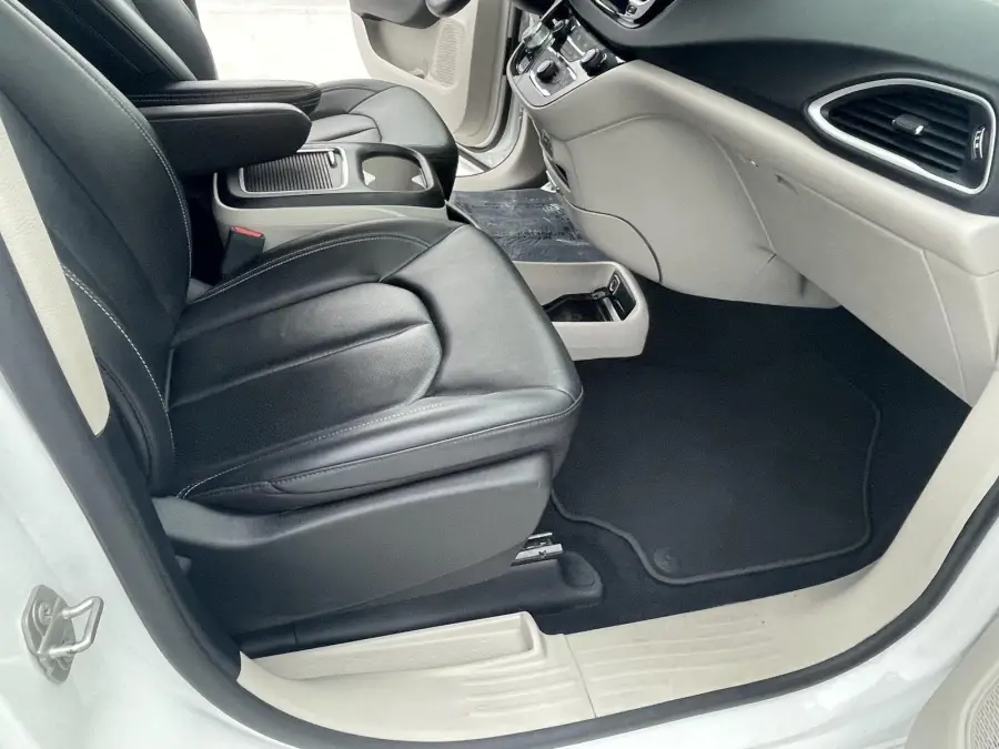 Pre-Owned 2024 Chrysler Pacifica for sale in Grand Island NE